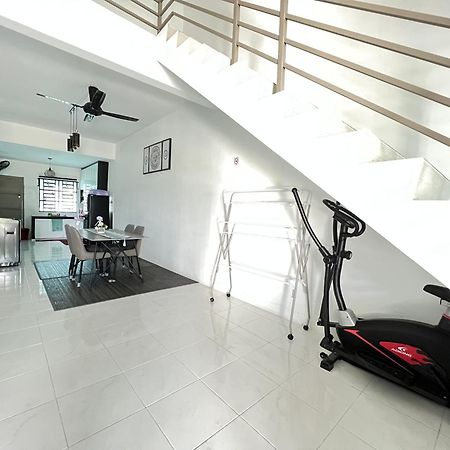 Chempaka Homestay Seri Iskandar Exterior foto
