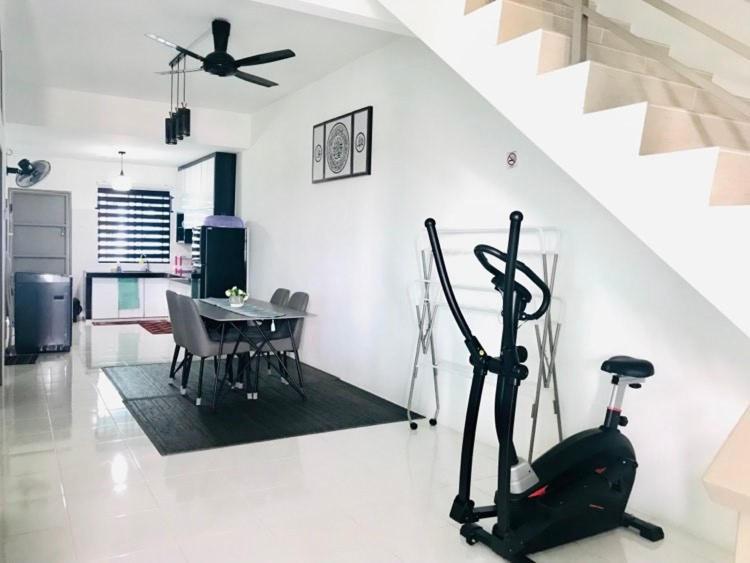 Chempaka Homestay Seri Iskandar Exterior foto