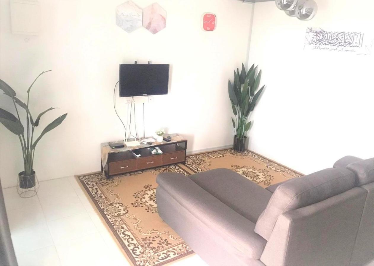 Chempaka Homestay Seri Iskandar Exterior foto